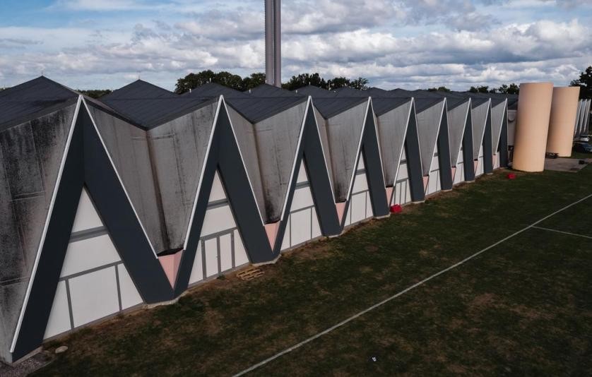 Rundforbi Svømmehal med de ikoniske spidser